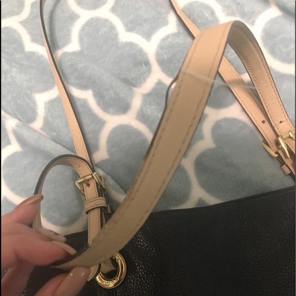 LEATHER MICHAEL KORS BAG LIGHTLY USED - Picture 3 of 6